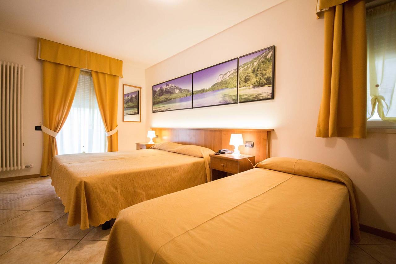 פרג'ינה ולסוגאנה Residence Hotel Miralago מראה חיצוני תמונה